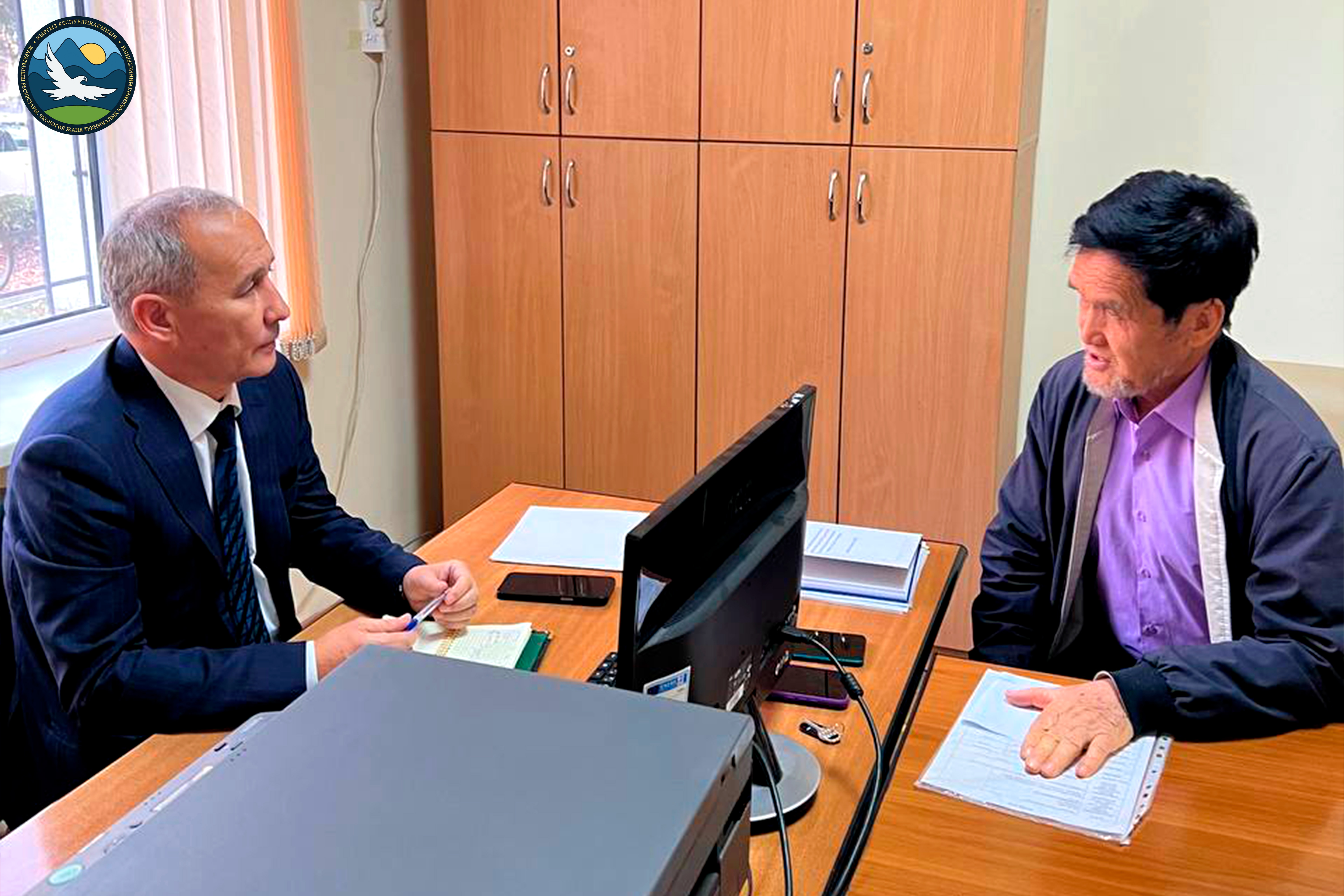 Министр байланышта: Жаратылыш ресурстар министрлигинин коомдук кабылдамасында жарандарды кабыл алууда