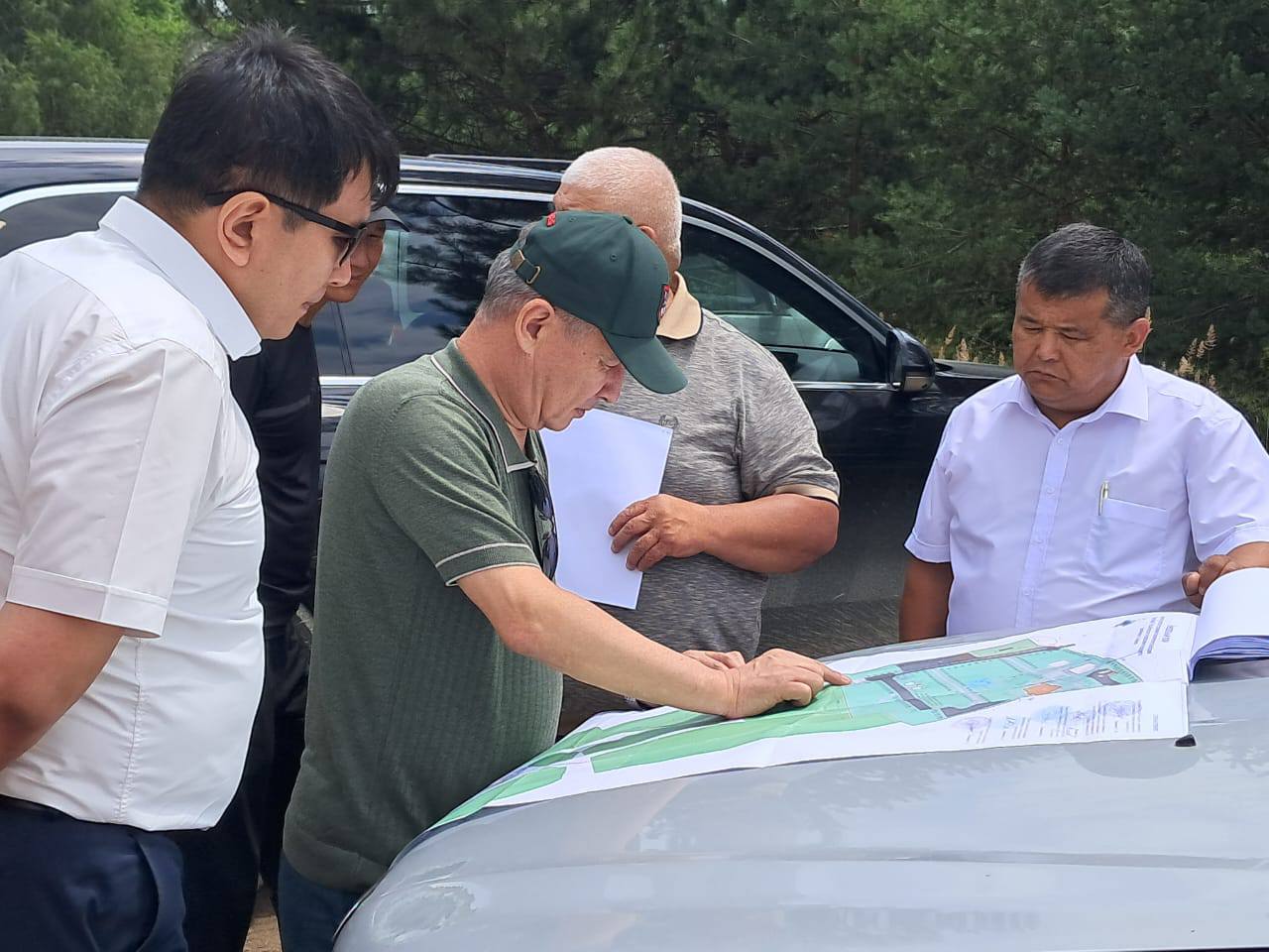 Министр М. Машиев Ананьево айылындагы Ысык-Көл коругун кыдырып чыкты