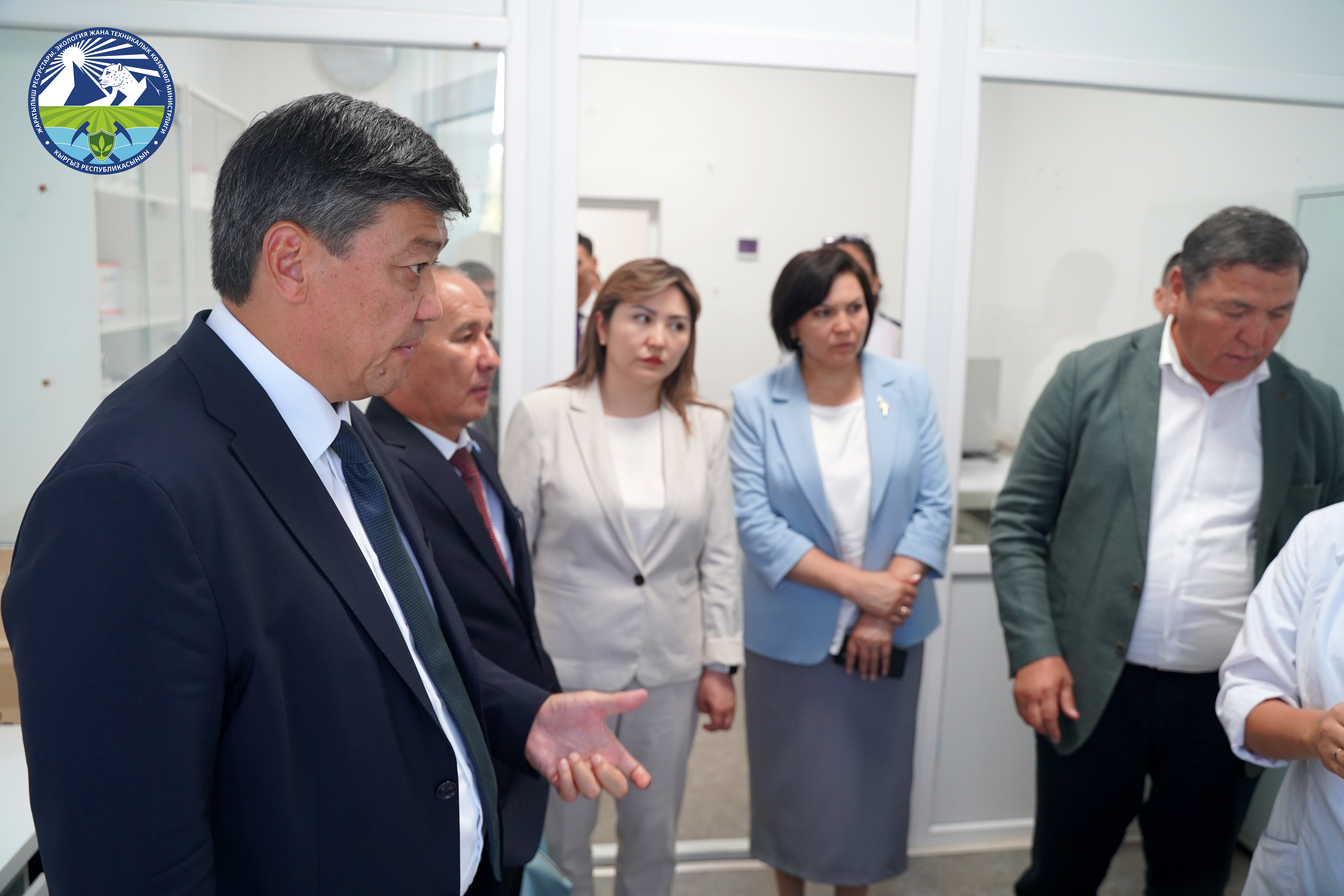 Министрлер Кабинетинин Төрага орун басары-Суу ресурстары, айыл чарба жана кайра иштетүү өнөр жайы министри Б. Төрөбаев “Централдык лаборатория” мамлекеттик ишканасына барды
