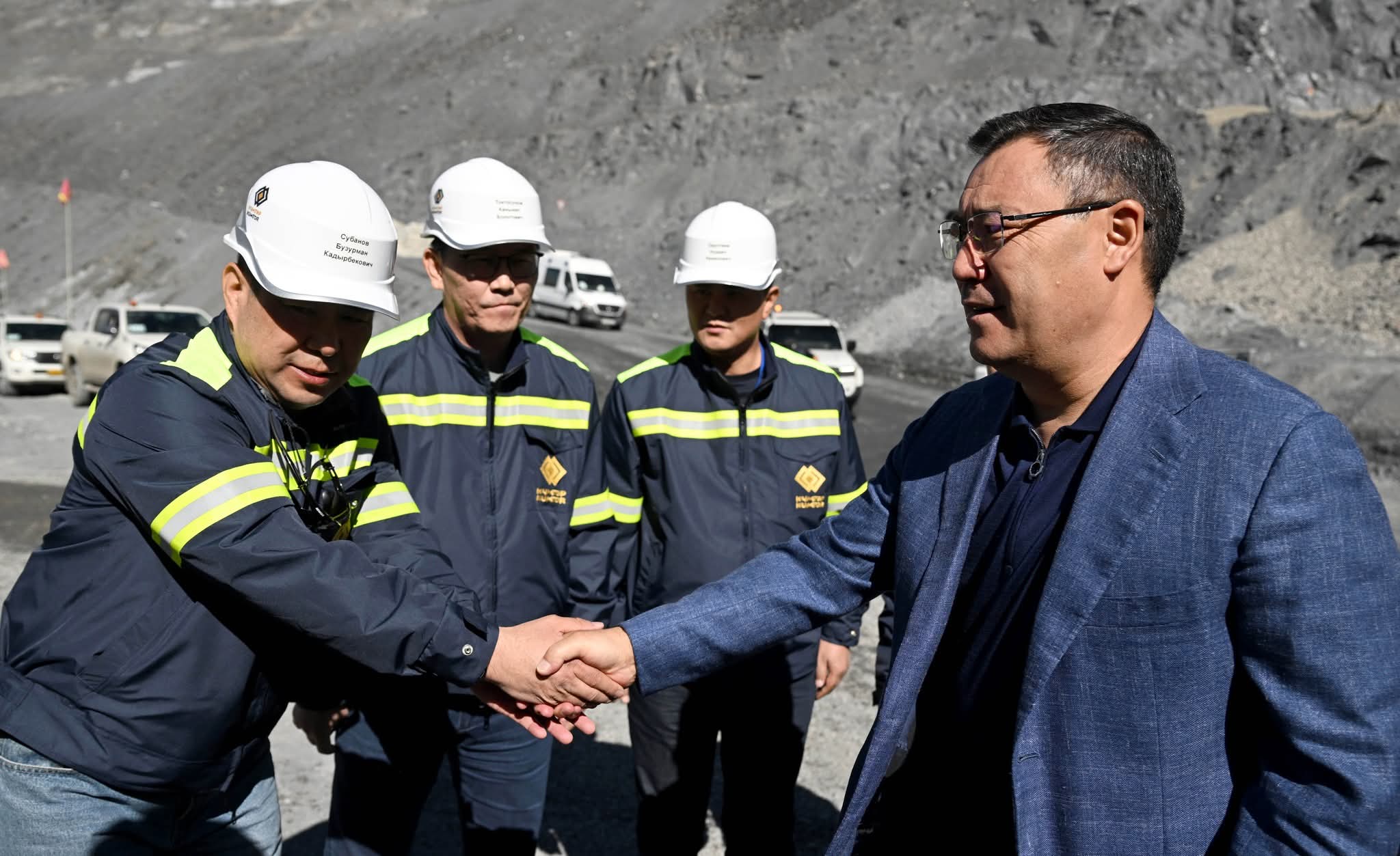Президент Садыр Жапаров дал старт проекту по подземной добыче золота на предприятии «Кумтор Голд Компани»
