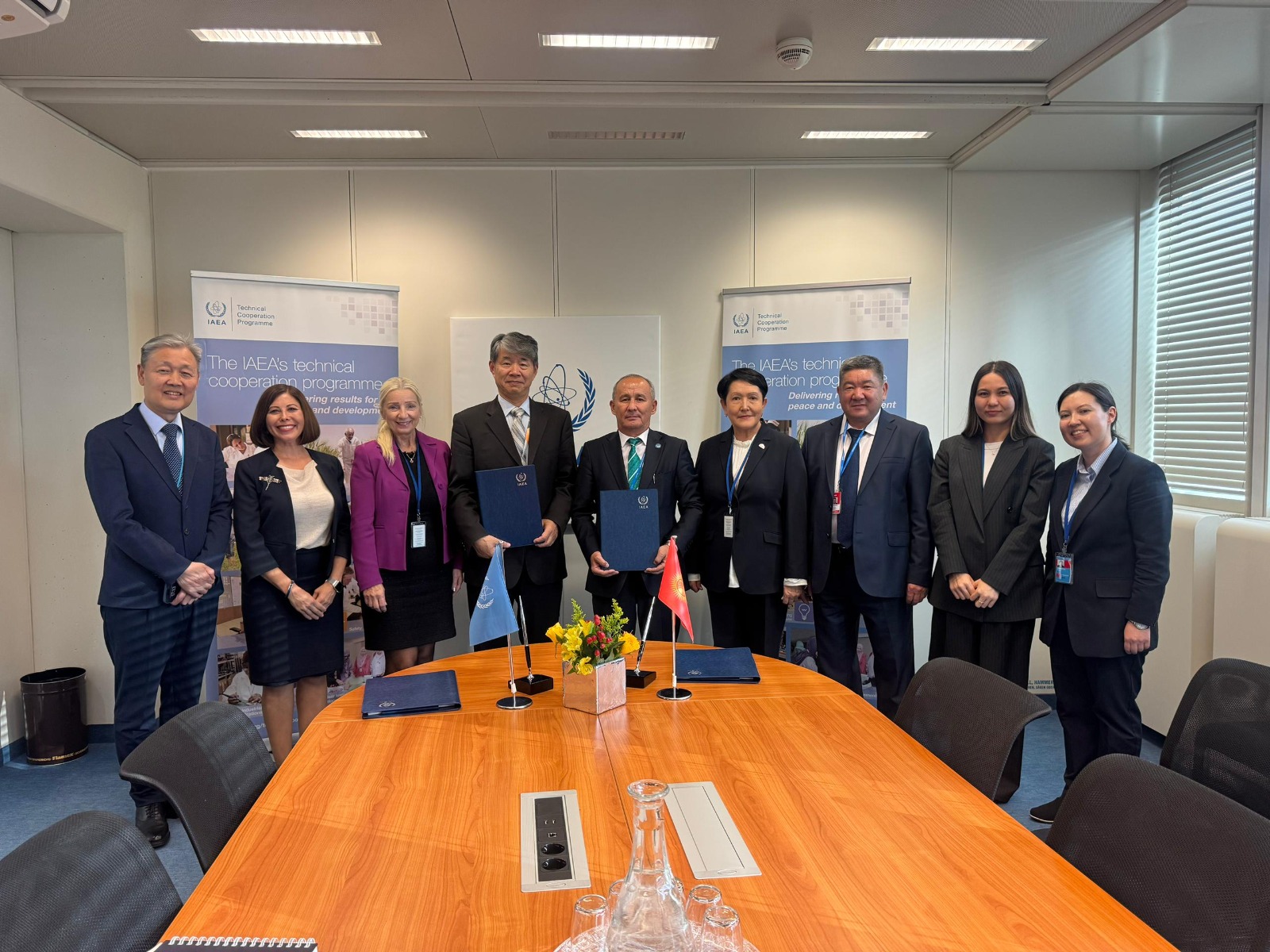 2025-жылдын 15–19-сентябрында Вена шаарында өткөн Эл аралык атом энергиясы агенттигинин (МАГАТЭ) 69- Генералдык конференциясына Кыргыз Республикасынын Жаратылыш ресурстары, экология жана техникалык көзөмөл министри М.Машиев башында турган Кыргыз Республикасынын делегациясы катышты.