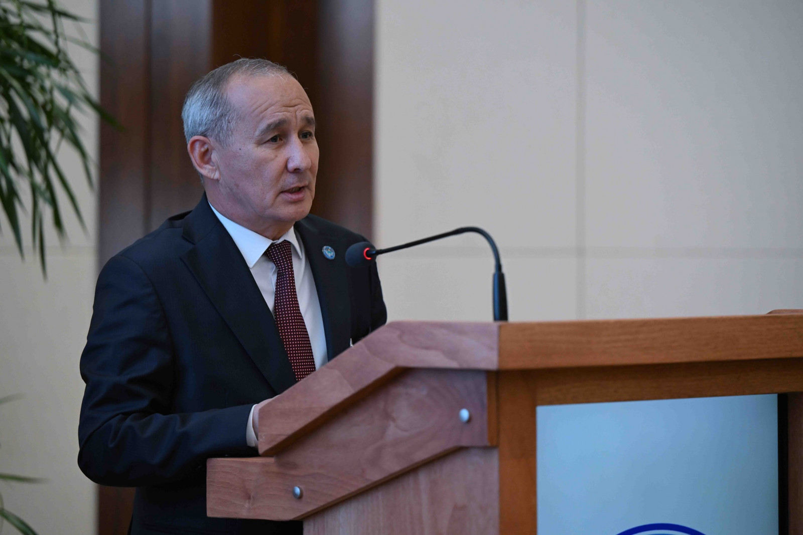 Кыргызстан жаңыланган климаттык максаттарды жана биринчи эки жылдык транспаренттүүлүк боюнча отчетун бекитти