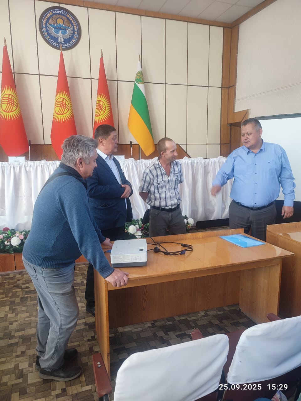 Кыргыз Республикасынын Жаратылыш ресурстары, экология жана техникалык көзөмөл министрлигинин аймактык башкармалыктар менен бирдикте коррупцияга каршы түшүндүрмө иш-чараларын өткөрүү улантылууда.