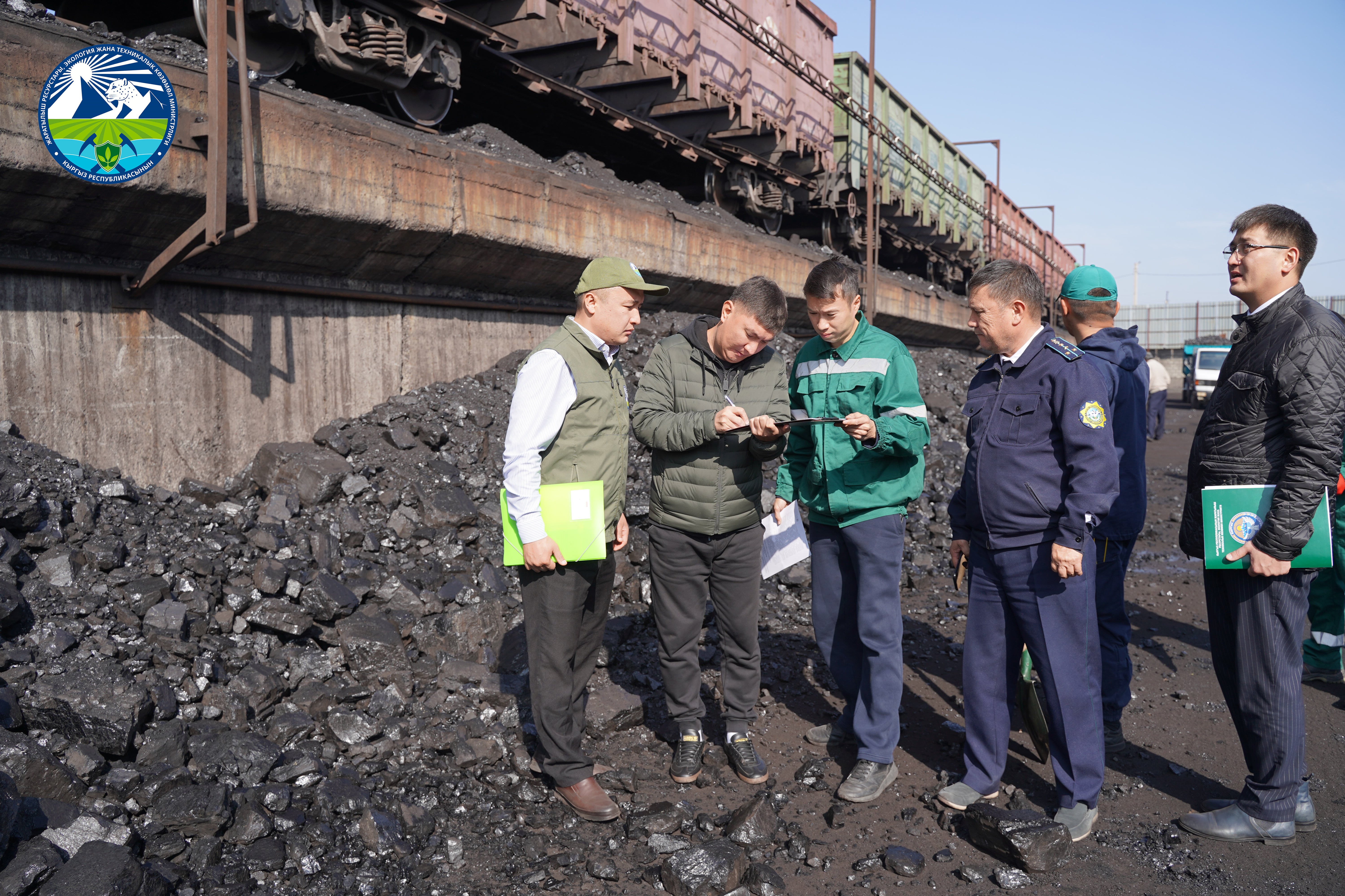 В Бишкеке проведена разъяснительная работа против продажи и использования рассыпного угля