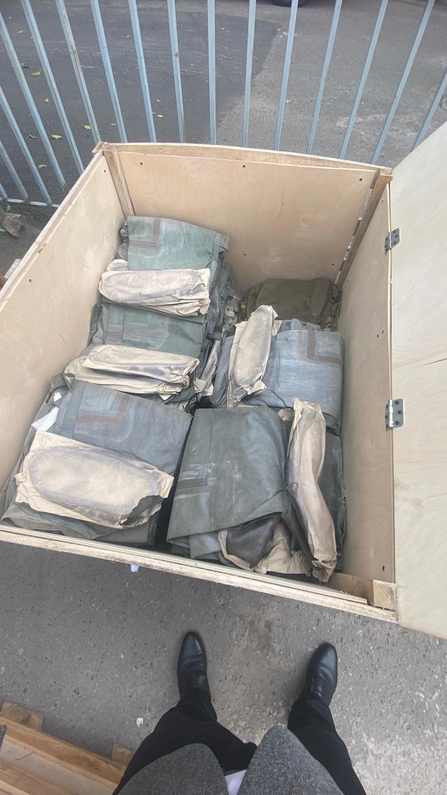 Кыргызы Республикасынын экологиялык, техногендик, химиялык, биологиялык жана радиациялык коопсуздукту камсыздоо боюнча потенциалын бекемдөө максатында Эл аралык жарандык коргонуу уюму (ЭЖКУ) тарабынан Кыргыз Республикасынын Жаратылыш ресурстары, экология жана техникалык көзөмөл министрлигинин балансына жеке коргонуу каражаттары (ЖКК), коргоочу костюмдар жана атайын жабдуулар тапшырылды.