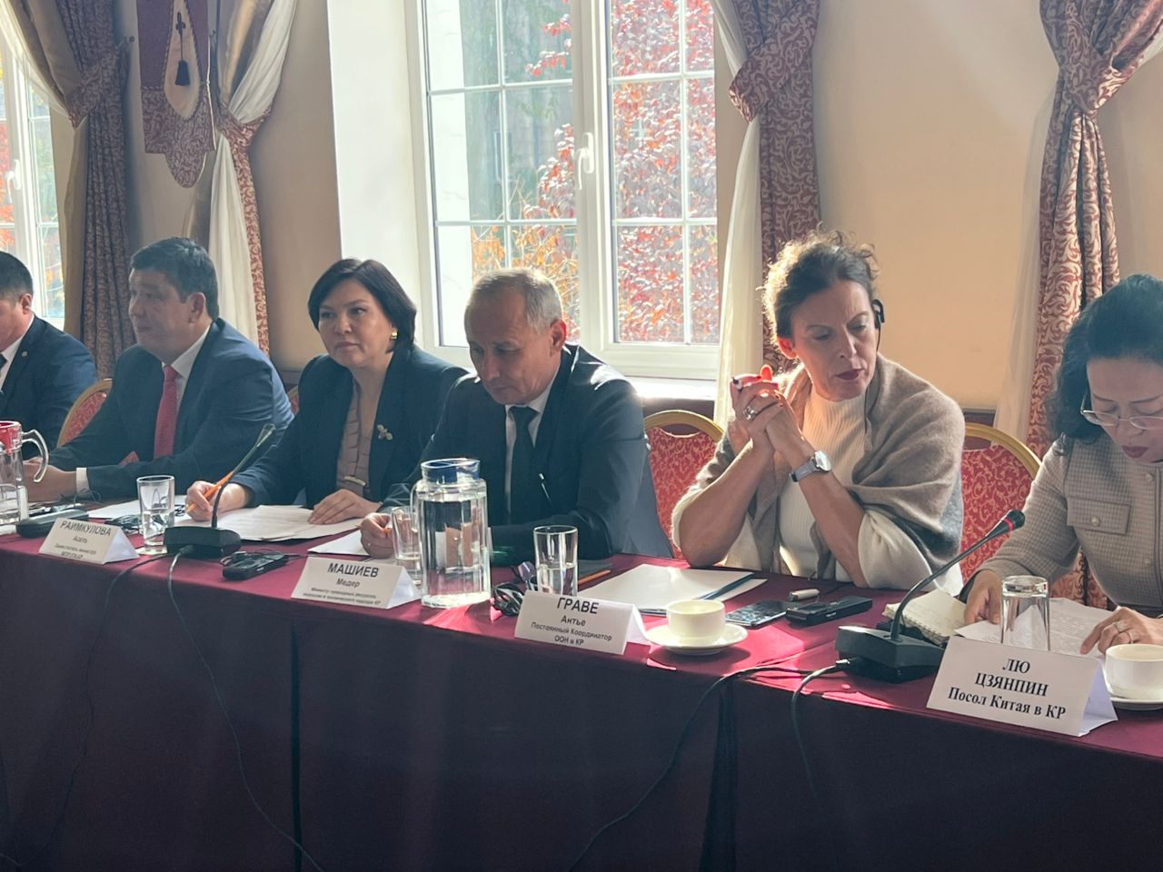 Бишкекте «Кыргызстанда транспорттук абанын булгануусу менен күрөшүү: шаарларда жыл бою таза абага жетүү» аттуу көп тараптуу диалог старт алды. Иш-чараны Кыргыз Республикасынын Жаратылыш ресурстары, экология жана техникалык көзөмөл министри М.Машиев ачты.