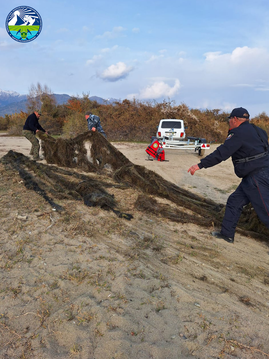Ысык-Көлдө мыйзамсыз салынган синтетикалык торлор алынды
