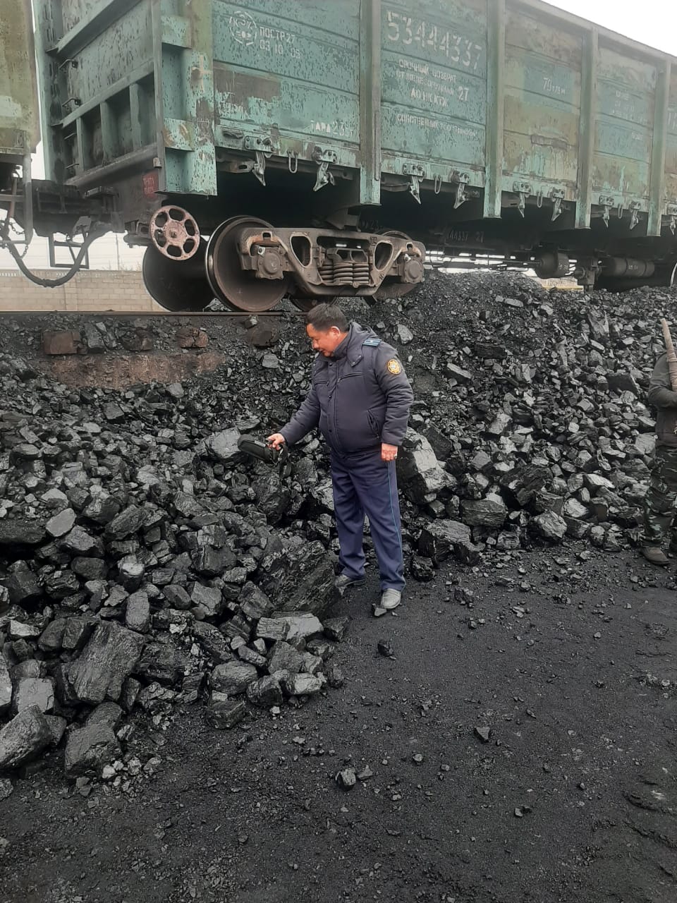 Чүй облусунда көмүрдүн сапатын текшерүү жана экологиялык талаптардын сакталуусун көзөмөлдөө боюнча рейддик иш-чаралар жүргүзүлдү