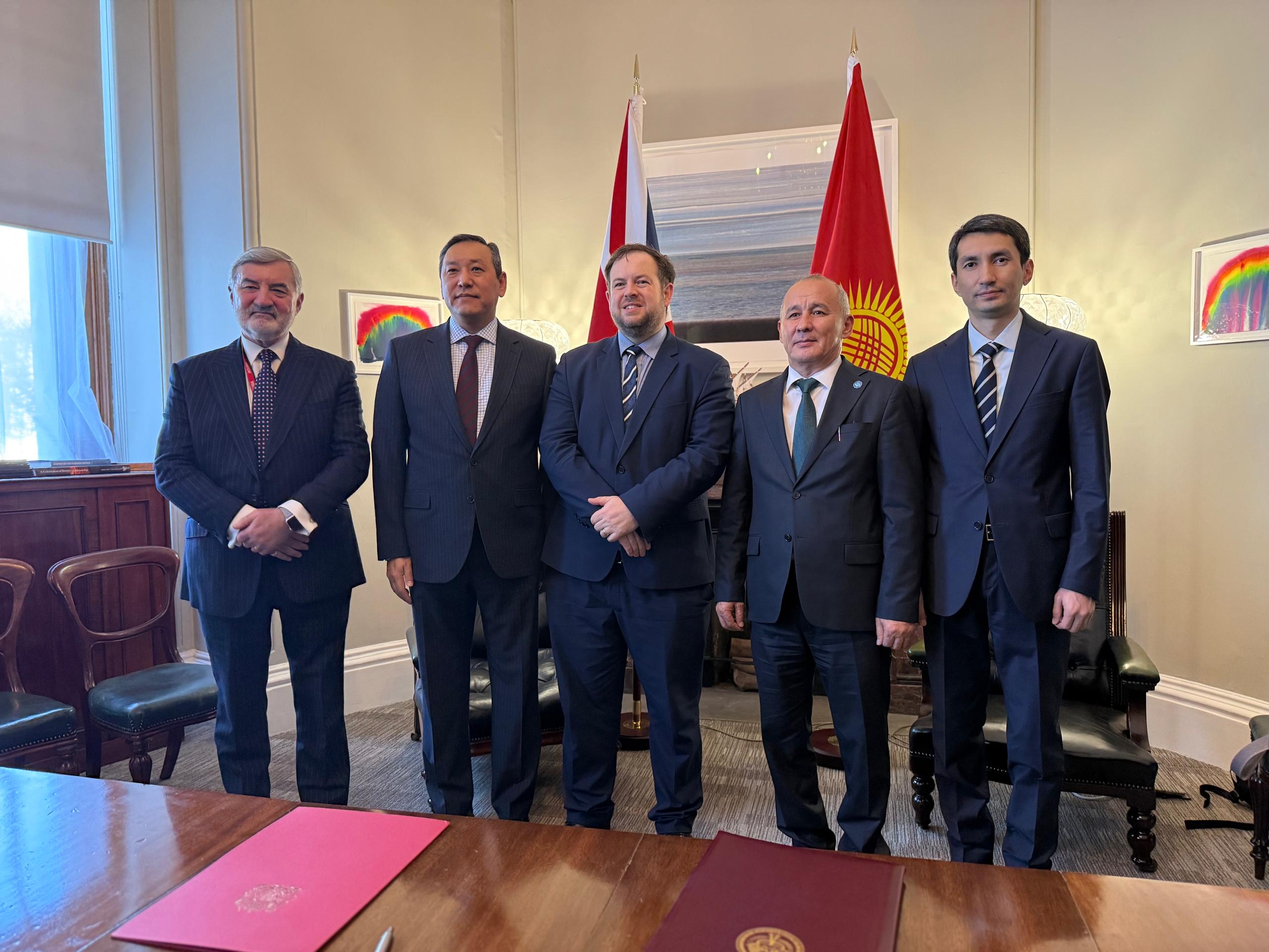 Кыргызстан менен Улуу Британия критикалык маанидеги минералдар боюнча өз ара түшүнүшүү жөнүндө Меморандумга кол коюшту