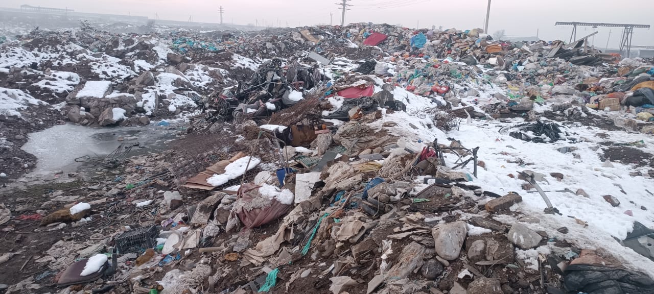 Министерство природных ресурсов, экологии и технического надзора Кыргызской Республики сообщает, что на сегодняшний день возгораний на мусорном полигоне в селе Беловодское Московского района Чуйской области не выявлено.