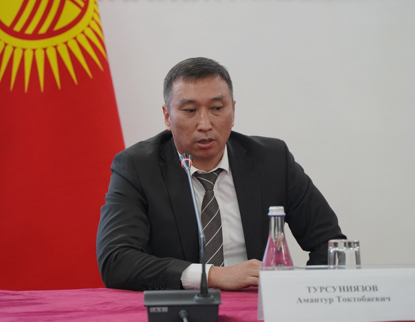 25 февраля 2026 года трудовому коллективу Министерства природных ресурсов, экологии и технического надзора Кыргызской Республики был представлен новый директор Кыргызской геологической службы — Турсуниязов Амантур Токтобаевич.