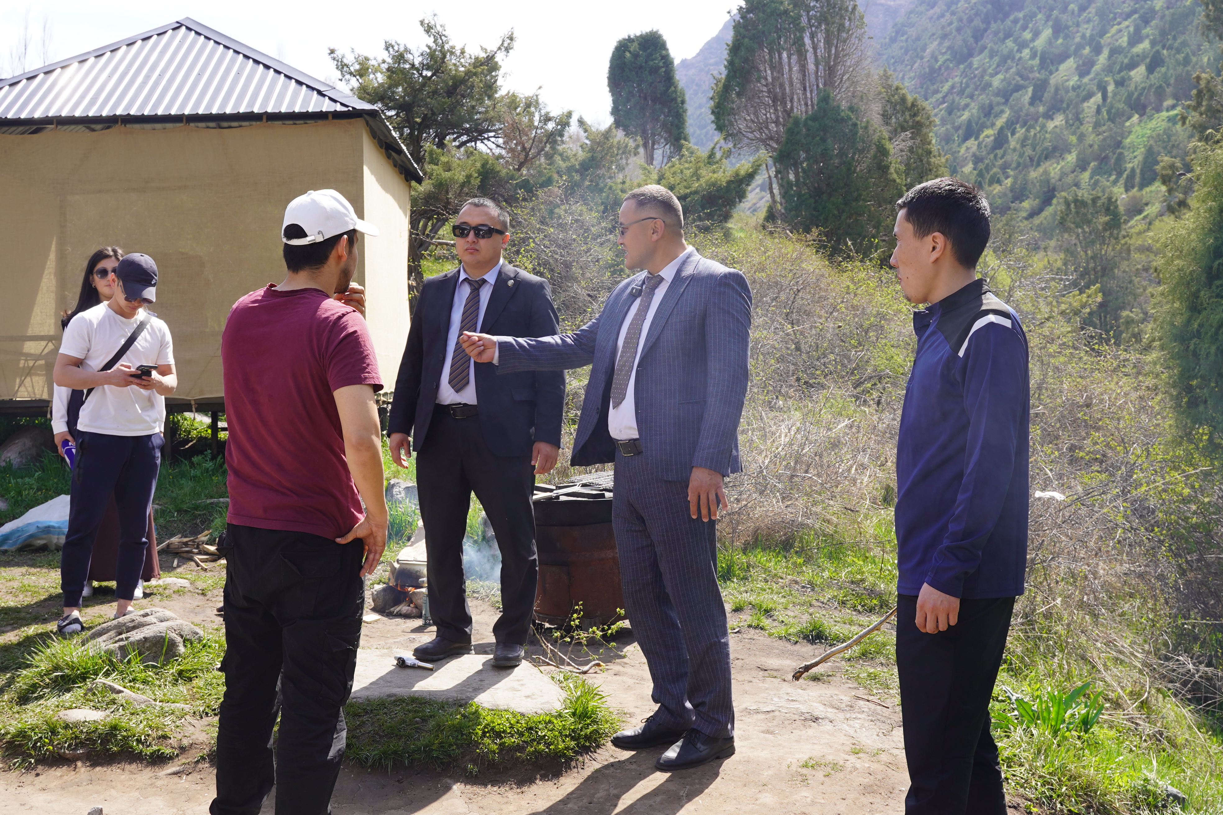 Тазалык бизден башталат: Экотехкөзөмөл кызматынын инспекторлору Арашан жана Таш-Мойнок эс алуу жайларында түшүндүрүү иштерин жүргүзүштү