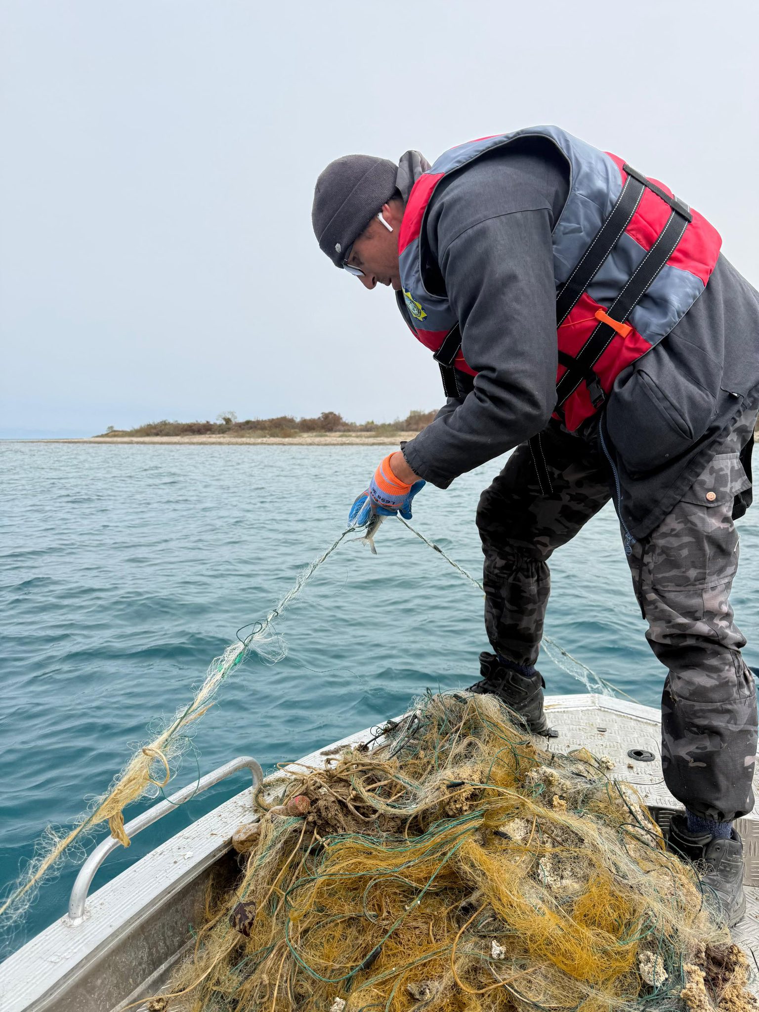 Ысык-Көлдө браконьерликке каршы рейд: 1200 метр мыйзамсыз тор алынды