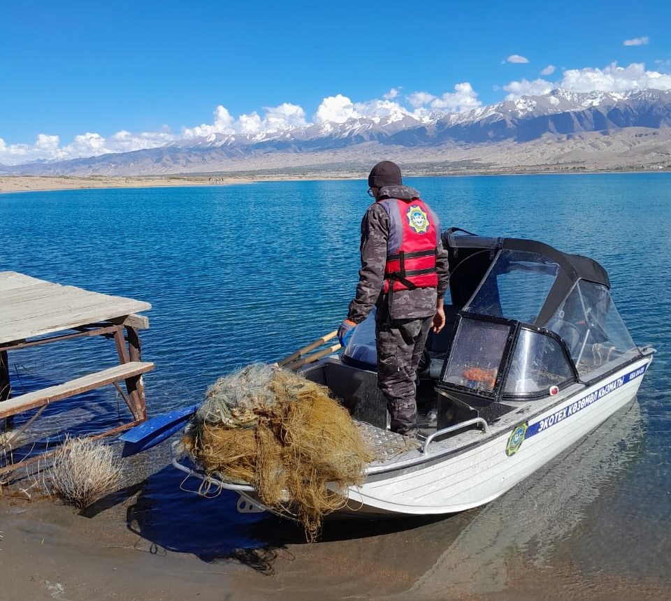 Таза Ысык-Көл: Экотехкөзөмөл акваторияны тазалоону улантууда