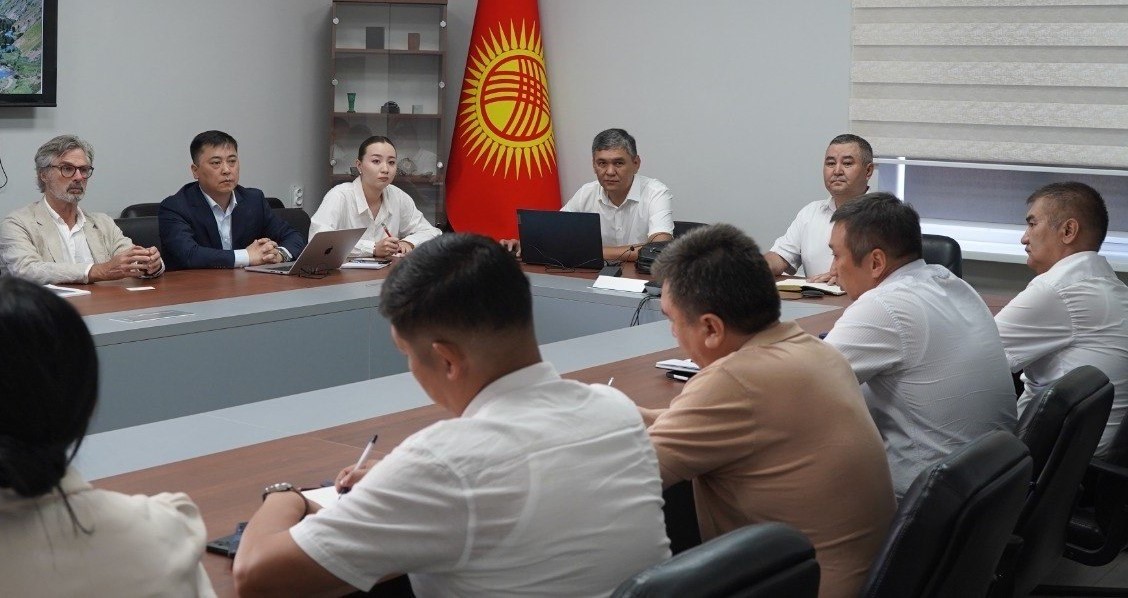 Жаратылыш ресурстары, экология жана техникалык көзөмөл министрлигине караштуу Кыргыз геология кызматында «Чаарат ЗААВ» ЖАКынын өкүлдөрү менен жумушчу жолугушуу болуп өттү