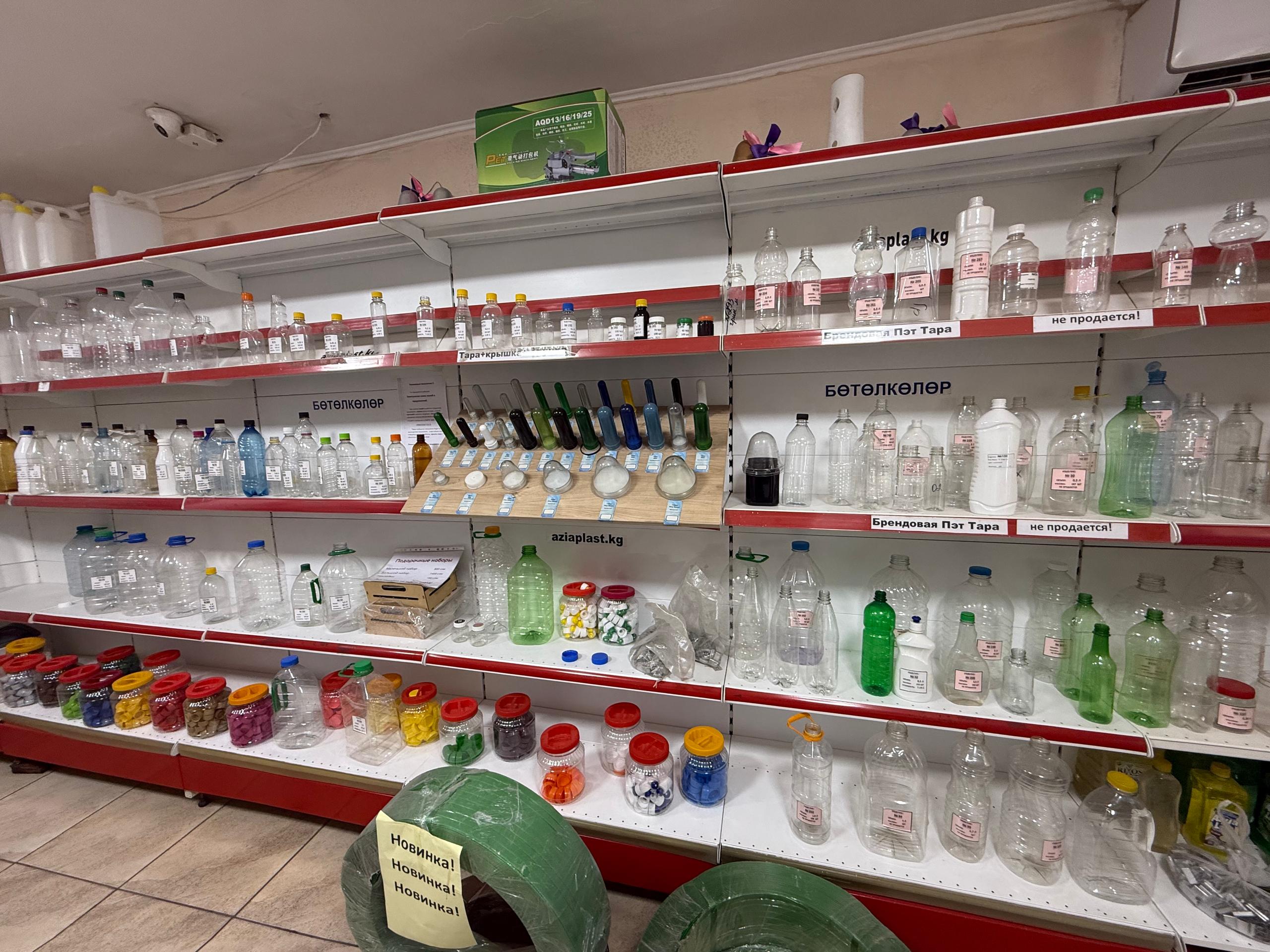 Циркулярдык экономиканы туруктуу өнүктүрүү жана өлкөдө өндүрүүчүлөрдүн кеңейтилген жоопкерчилигин киргизүү, ошондой эле калдыктарды кайра иштетүүчүлөрдүн санариптик реестрлерин түзүү максатында, Министрлик тарабынан кайра иштетүү  менен алектенген, калдыктарды  чийки затка же материалдарга кайра иштеткен компанияларды лицензиялоо жана колдоо боюнча активдүү иштер жүргүзүлүүдө