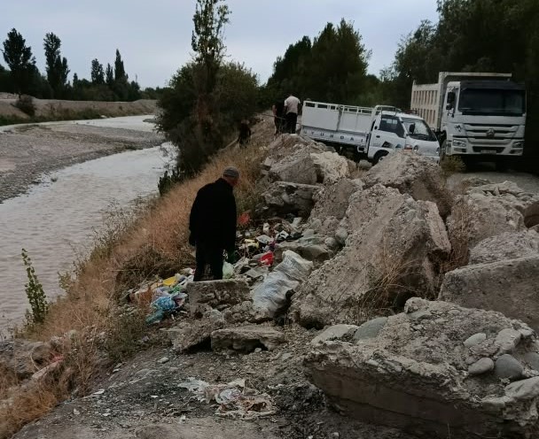 Көк-Арт дарыясынын жээгине таштанды төккөн жарандарга айып пул салынды