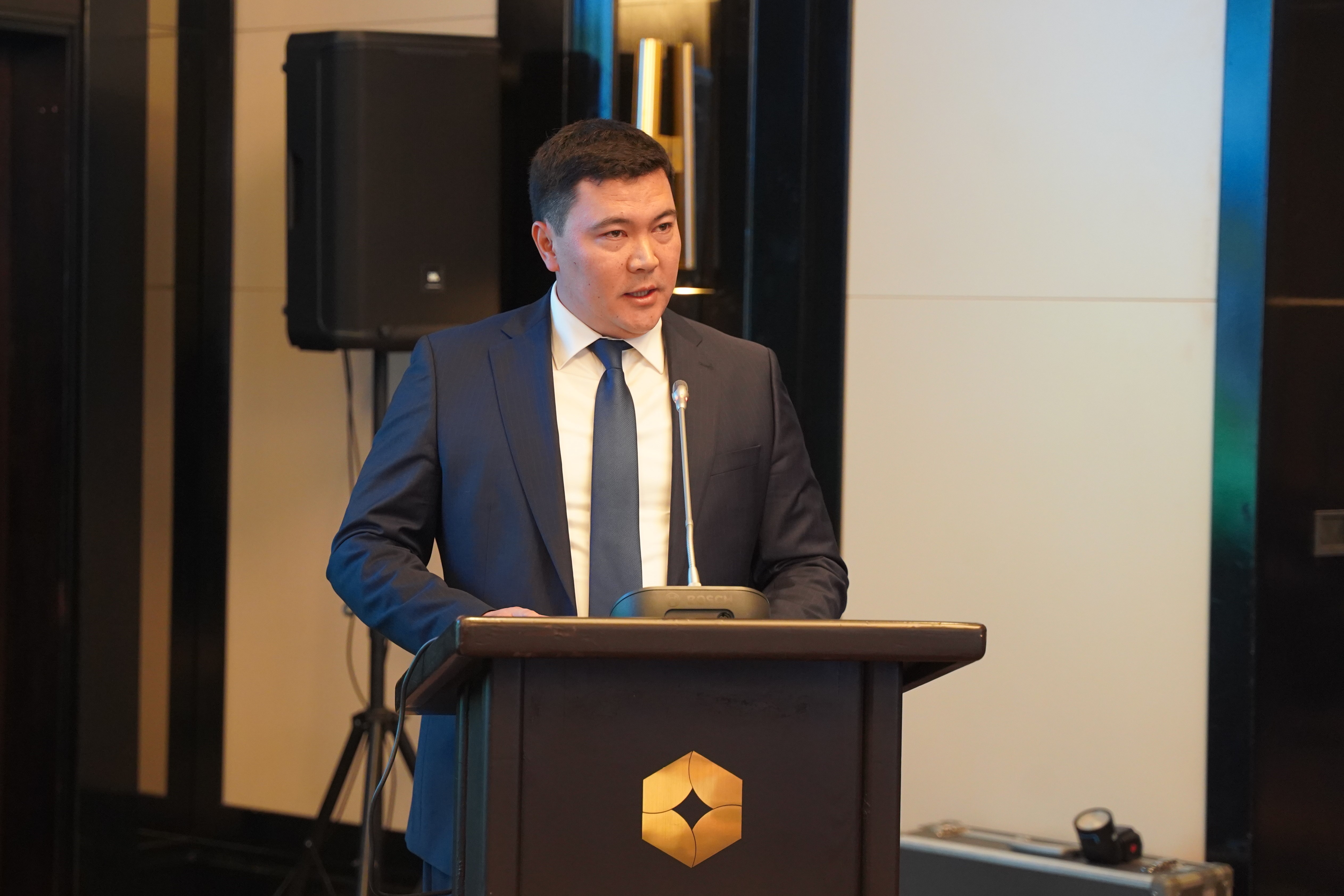 Бишкек шаарында «ESG Бизнес-лидер» улуттук сынагынын жеңүүчүлөрүн сыйлоо аземи болуп өттү. Иш-чарага Жаратылыш ресурстары, экология жана техникалык көзөмөл министри Акыл Токтобаев катышты.